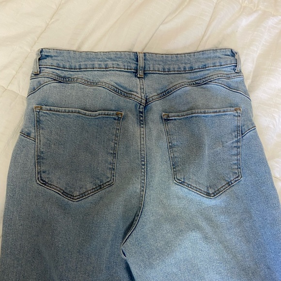 New Look Lift & Shape Light Wash Denim Mom Jeans, US Size 12 - Picture 6 of 6